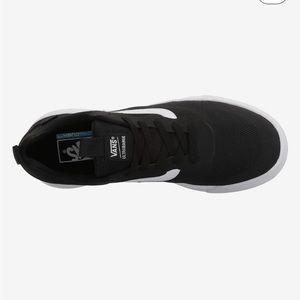 Size 5 women’s Vans only wore twice. But gently used. Lightweight super cool.